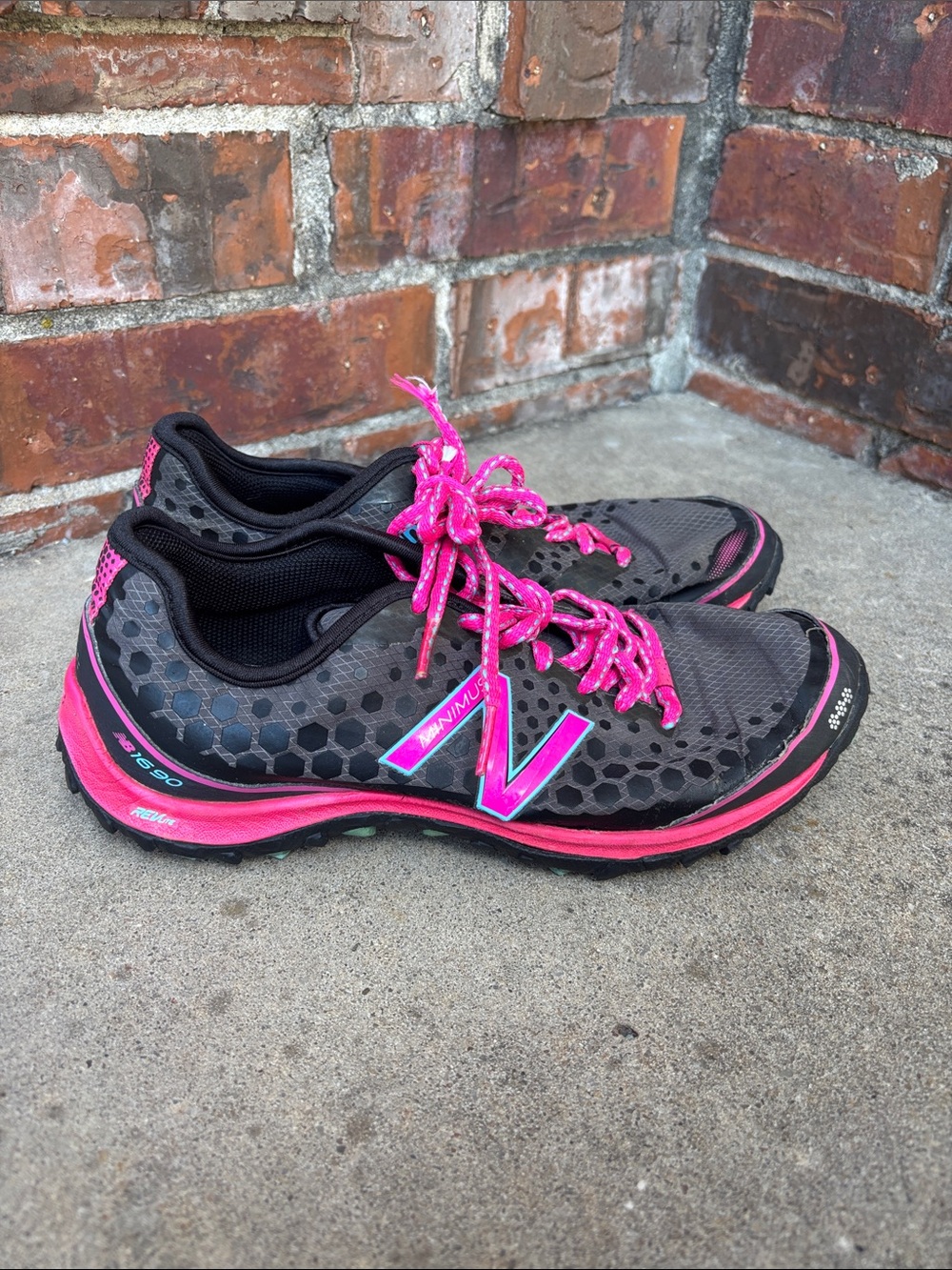 New Balance Minimus 1690 trail running shoes! Women’s 8
